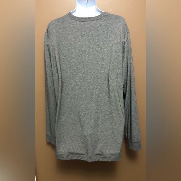 Men’s Old Navy Long Sleeve T - Picture 2 of 5